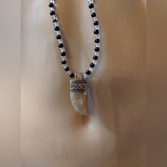 Nwt beautiful stories women's black and white (clear) beaded tooth necklace - Picture 4 of 4